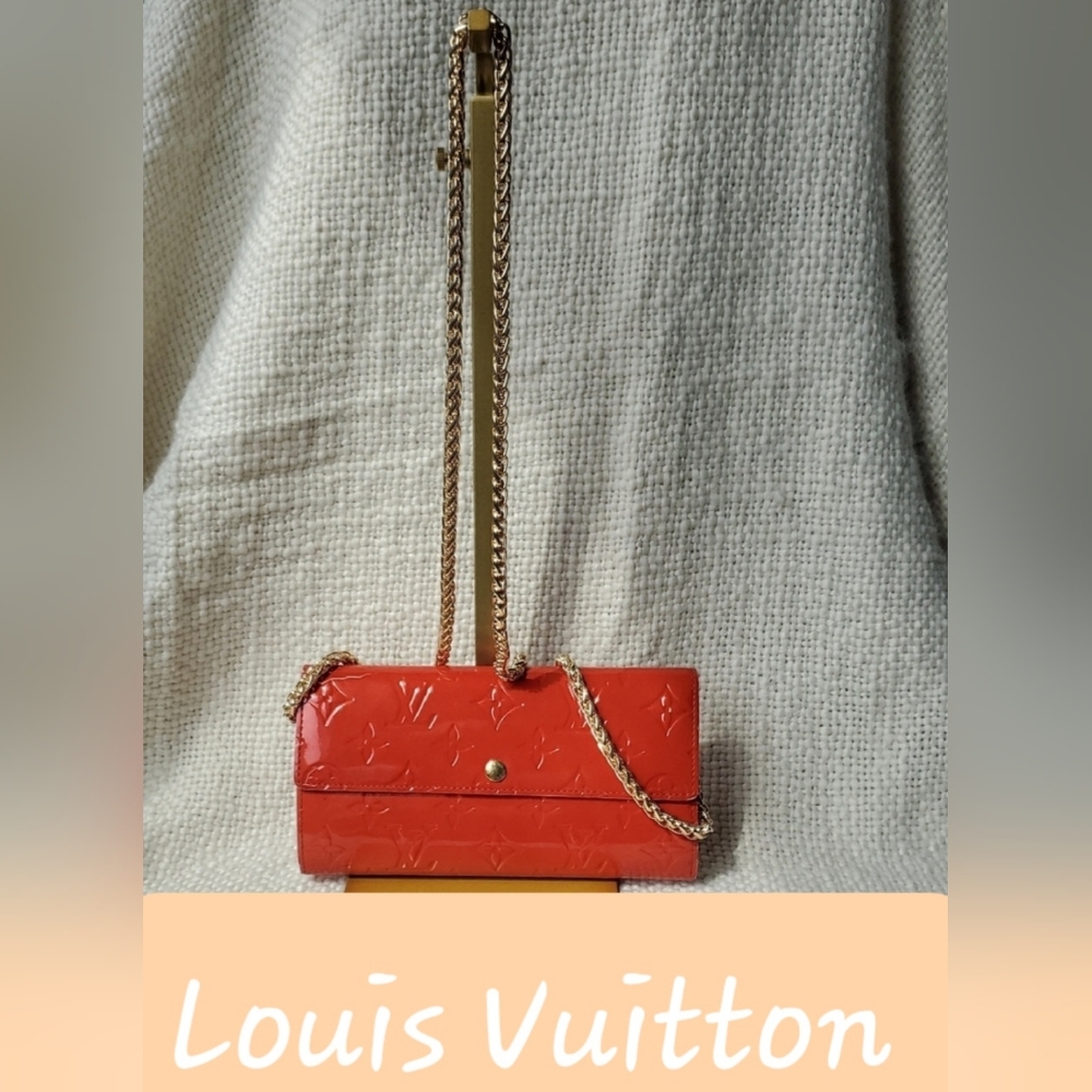 Louis Vuitton Red Wallet - Picture 3 of 17